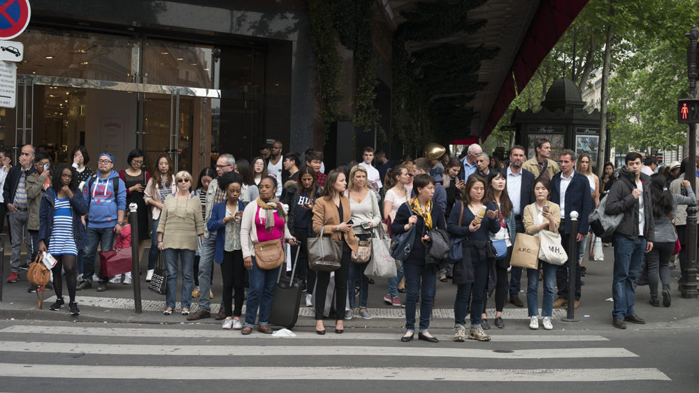 portrait foule passage piétons paris 01
